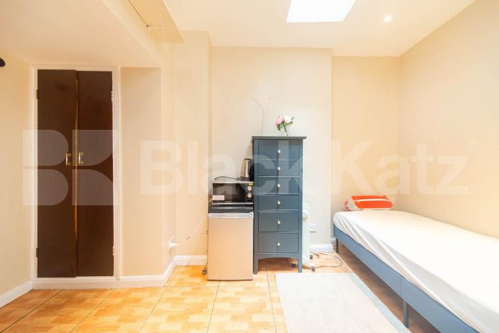 Superbly located studio in amazing location Inc. electricity Cranleigh Street, Camden